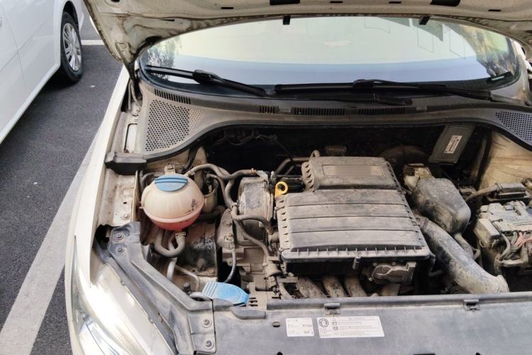 Used Volkswagen Santana 2013 1.6L Automatic Fashion Edition Engine Bay Right