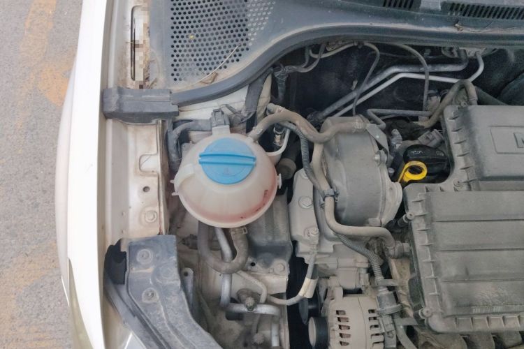 Used Volkswagen Santana 2013 1.6L Automatic Fashion Edition Engine Bay Right