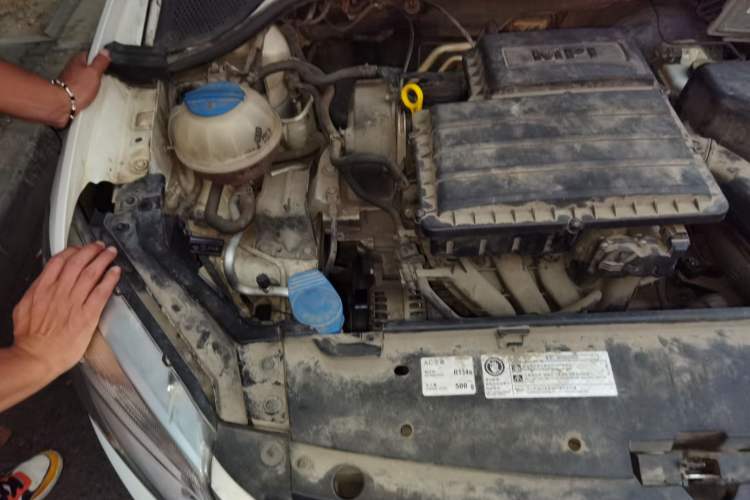 Used Volkswagen Santana 2013 1.4L Manual Fashion Edition Engine Bay Right