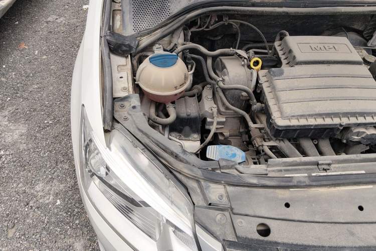 Used Volkswagen Santana 2013 1.6L Manual Fashion Edition Engine Bay Right
