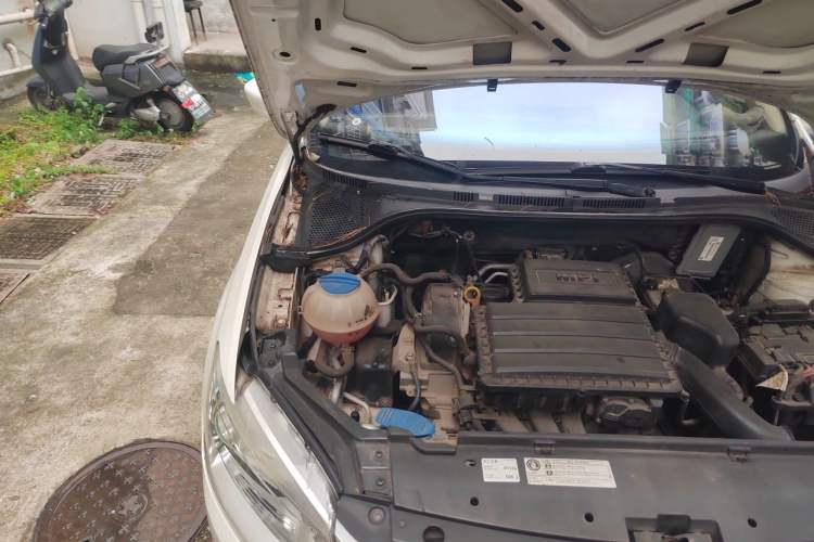 Used Volkswagen Santana 2013 1.6L Automatic Comfort Edition Engine Bay Right