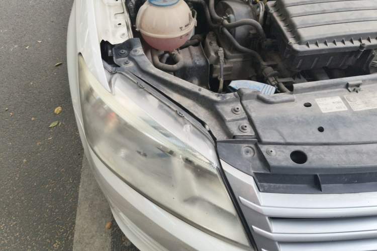 Used Volkswagen Santana 2013 1.4L Manual Fashion Edition Engine Bay Right