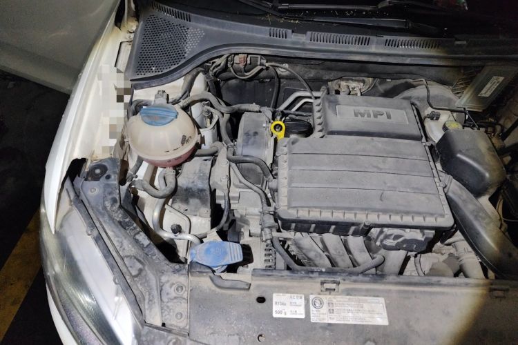 Used Volkswagen Santana 2013 1.6L Automatic Fashion Edition Engine Bay Right