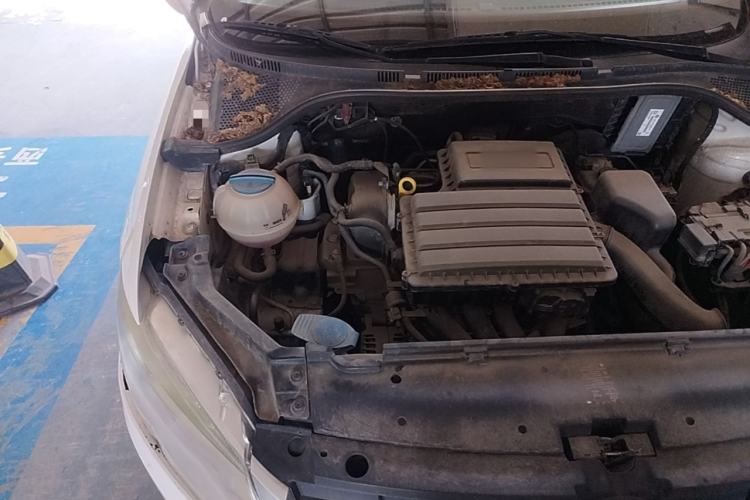 Used Volkswagen Santana 2013 1.6L Manual Comfort Edition Engine Bay Right