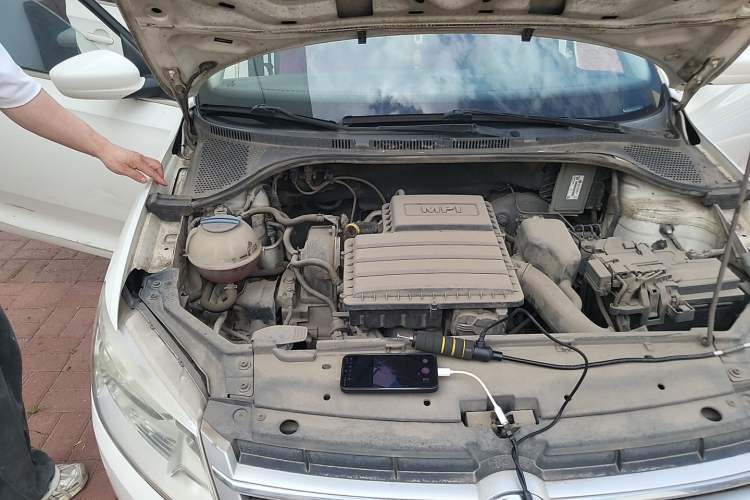 Used Volkswagen Santana 2013 1.6L Manual Comfort Edition Engine Bay Right