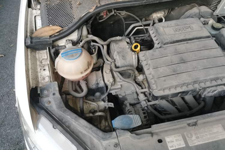 Used Volkswagen Santana 2013 1.6L Automatic Comfort Edition Engine Bay Right