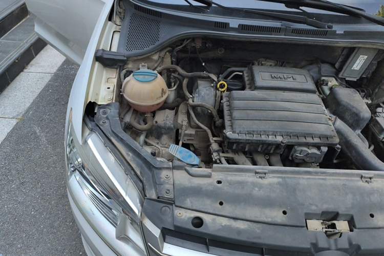 Used Volkswagen Santana 2013 1.6L Automatic Fashion Edition Engine Bay Right