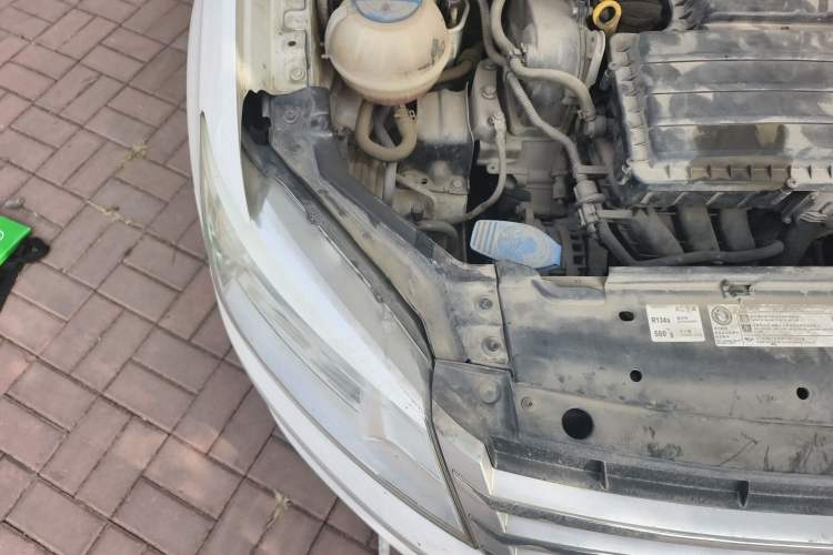 Used Volkswagen Santana 2013 1.4L Manual Comfort Edition Engine Bay Right