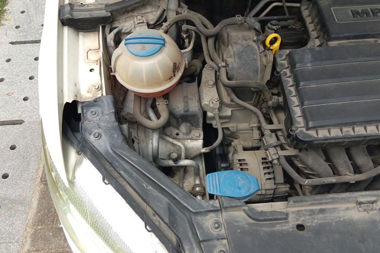 Used Volkswagen Santana 2013 1.4L Manual Comfort Edition Engine Bay Right