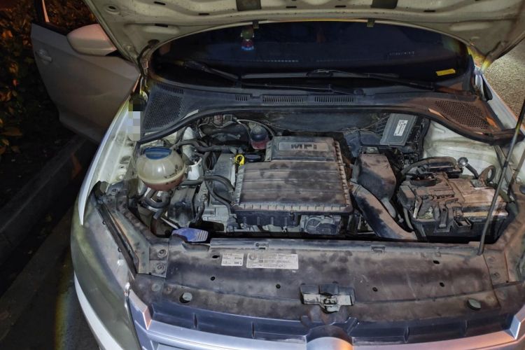 Used Volkswagen Santana 2013 1.6L Automatic Fashion Edition Engine Bay Right