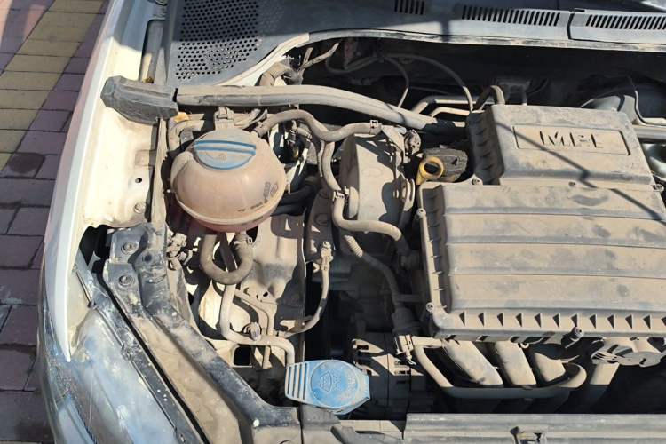 Used Volkswagen Santana 2013 1.6L Manual Comfort Edition Engine Bay Right