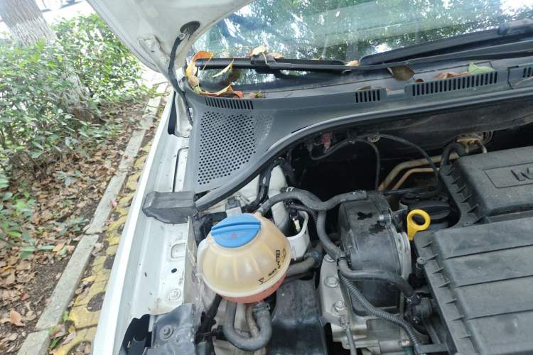 Used Volkswagen Santana 2013 1.4L Manual Fashion Edition Engine Bay Right