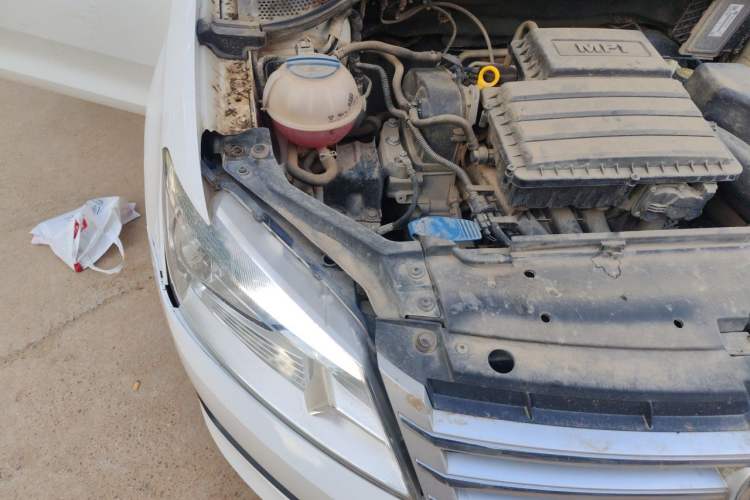 Used Volkswagen Santana 2013 1.4L Manual Comfort Edition Engine Bay Right