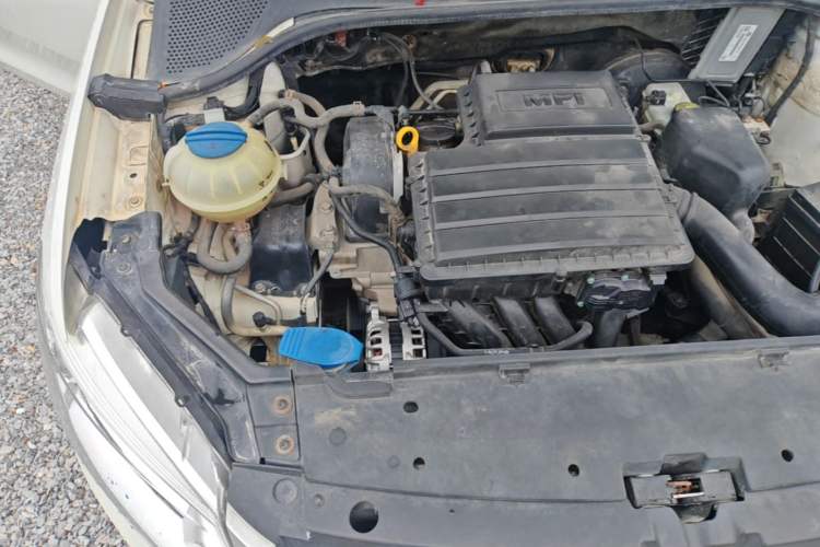 Used Volkswagen Santana 2013 1.6L Manual Fashion Edition Engine Bay Right