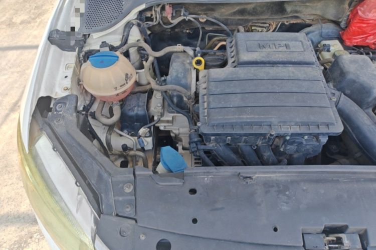Used Volkswagen Santana 2013 1.6L Manual Fashion Edition Engine Bay Right