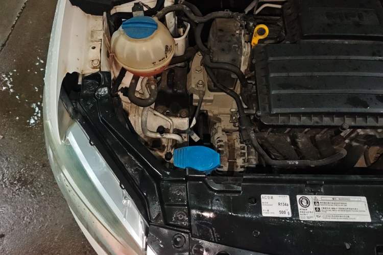 Used Volkswagen Santana 2013 1.6L Automatic Comfort Edition Engine Bay Right