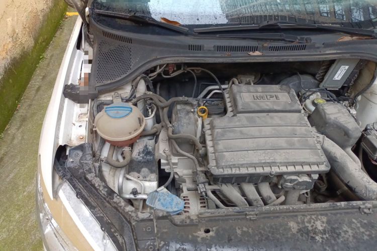 Used Volkswagen Santana 2013 1.6L Manual Luxury Edition Engine Bay Right