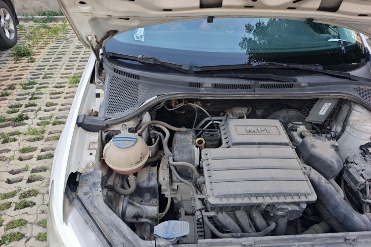 Used Volkswagen Santana 2013 1.4L Manual Fashion Edition Engine Bay Right