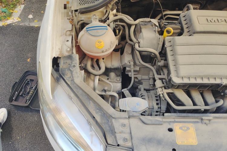 Used Volkswagen Santana 2013 1.6L Manual Fashion Edition Engine Bay Right