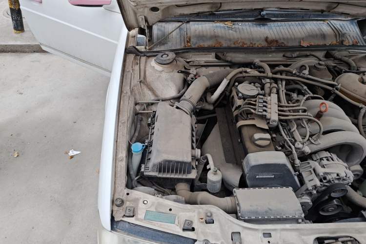 Used Volkswagen Santana  Engine Bay Right
