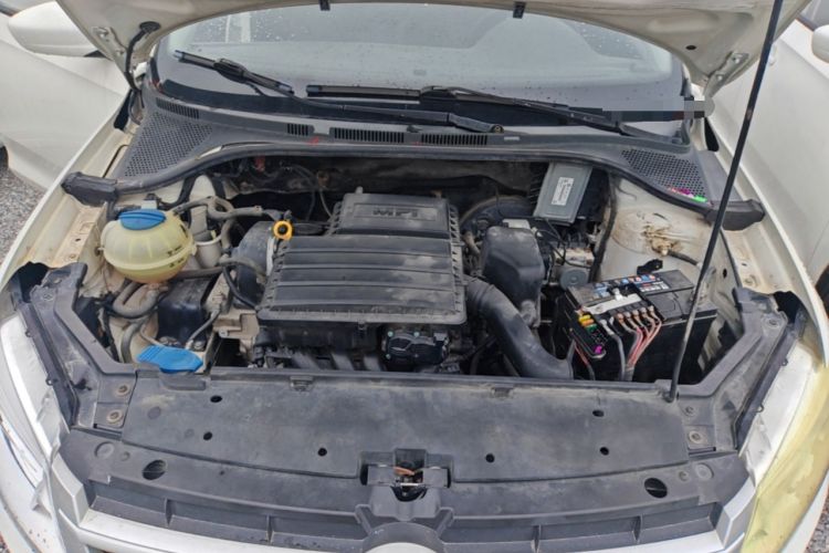 Used Volkswagen Santana 2013 1.6L Manual Fashion Edition Engine Bay