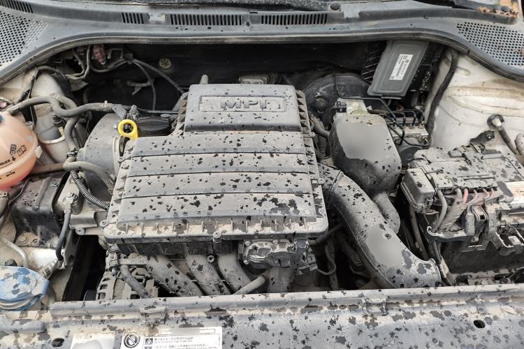 Used Volkswagen Santana 2013 1.6L Manual Fashion Edition Engine Bay