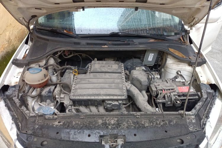 Used Volkswagen Santana 2013 1.6L Manual Luxury Edition Engine Bay