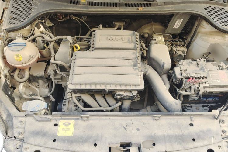 Used Volkswagen Santana 2013 1.6L Manual Fashion Edition Engine Bay