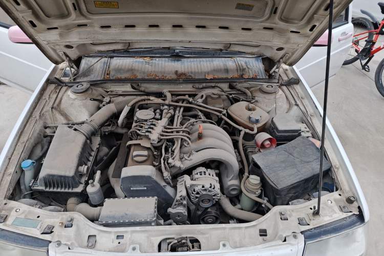 Used Volkswagen Santana  Engine Bay