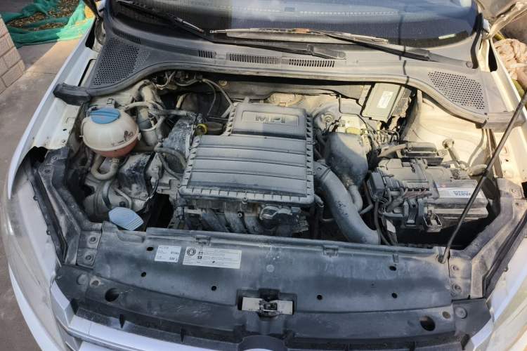 Used Volkswagen Santana 2013 1.6L Automatic Luxury Edition Engine Bay