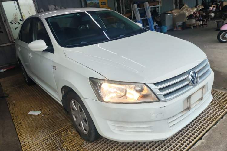 Used Volkswagen Santana 2013 1.6L Automatic Fashion Edition Front Right 45 Deg