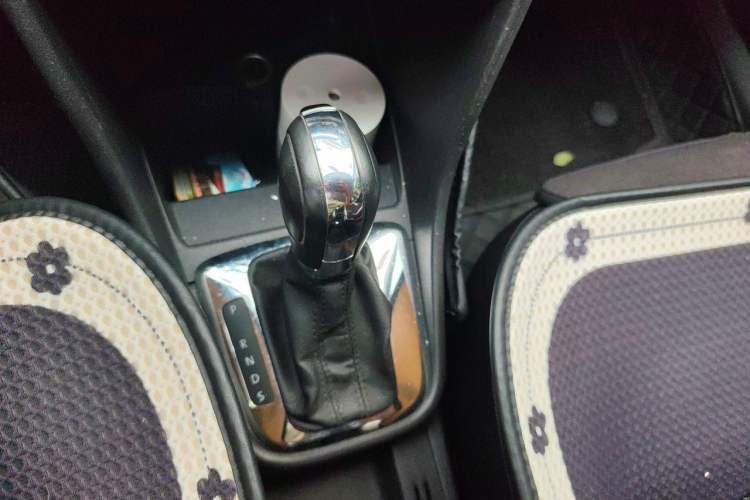 Used Volkswagen Santana 2013 1.6L Automatic Luxury Edition Gear Lever