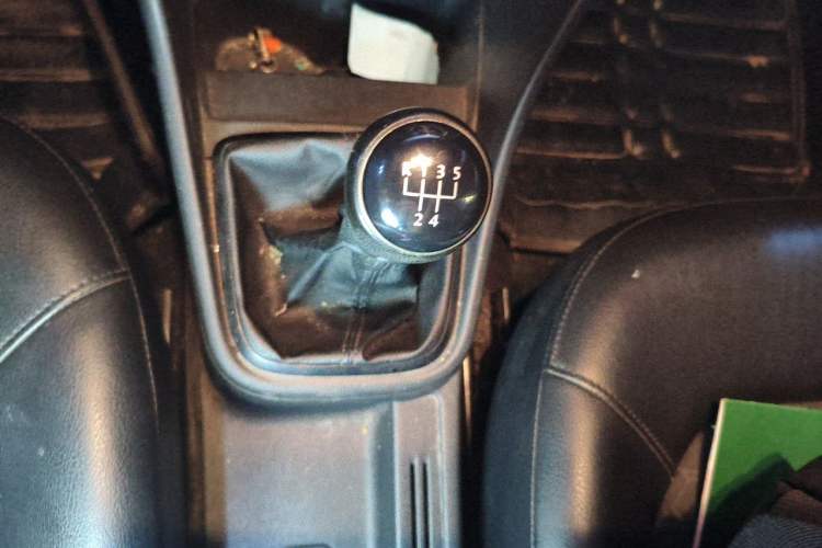 Used Volkswagen Santana 2013 1.6L Manual Comfort Edition Gear Lever