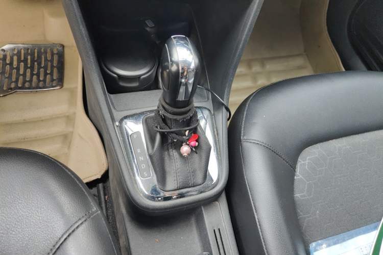 Used Volkswagen Santana 2013 1.6L Automatic Comfort Edition Gear Lever