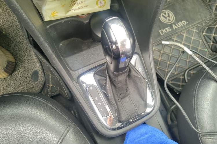 Used Volkswagen Santana 2013 1.6L Automatic Comfort Edition Gear Lever