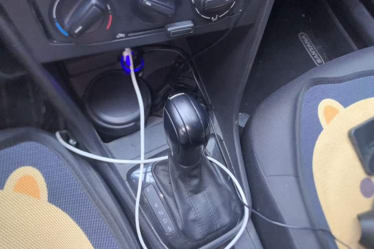 Used Volkswagen Santana 2013 1.6L Automatic Fashion Edition Gear Lever