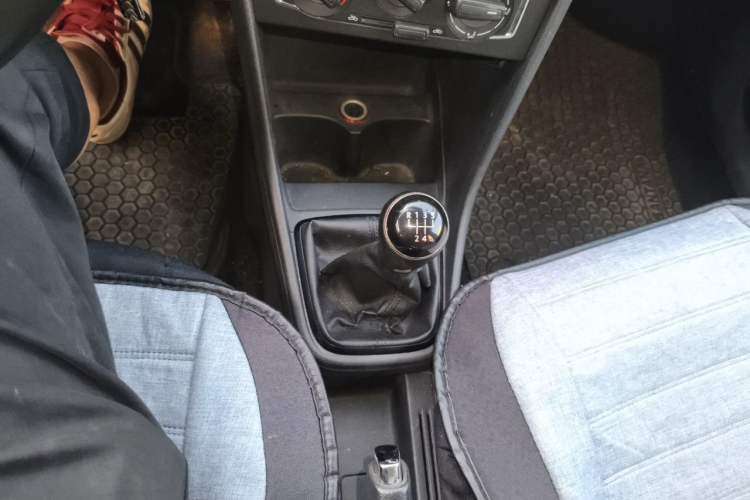 Used Volkswagen Santana 2013 1.4L Manual Comfort Edition Gear Lever