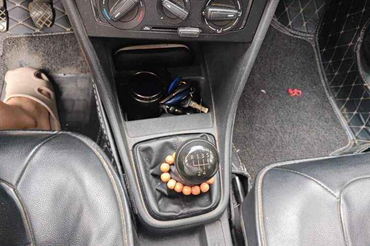 Used Volkswagen Santana 2013 1.6L Manual Fashion Edition Gear Lever