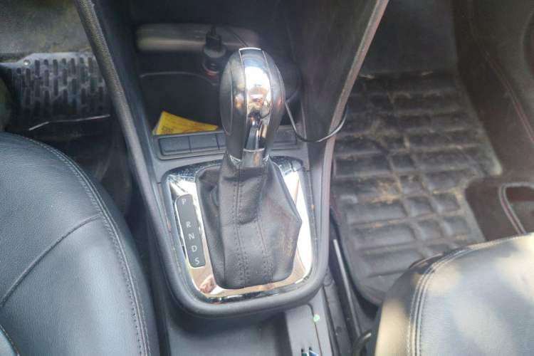 Used Volkswagen Santana 2013 1.6L Automatic Luxury Edition Gear Lever