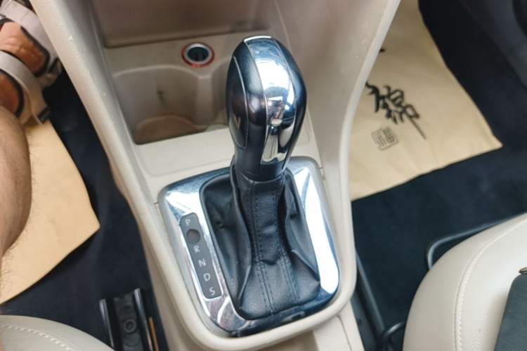 Used Volkswagen Santana 2013 1.6L Automatic Comfort Edition Gear Lever