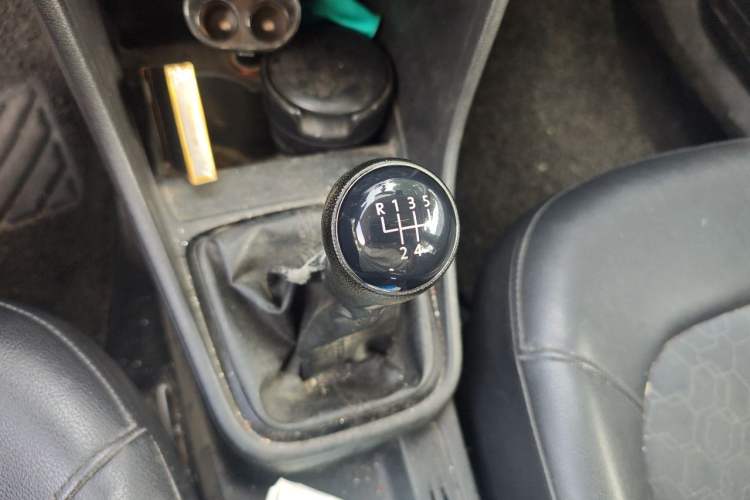 Used Volkswagen Santana 2013 1.4L Manual Comfort Edition Gear Lever