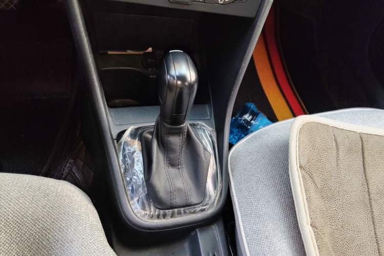 Used Volkswagen Santana 2013 1.6L Automatic Fashion Edition Gear Lever