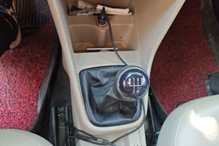 Used Volkswagen Santana 2013 1.6L Manual Comfort Edition Gear Lever