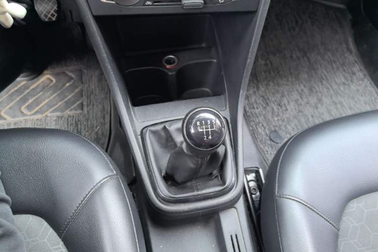 Used Volkswagen Santana 2013 1.6L Manual Comfort Edition Gear Lever