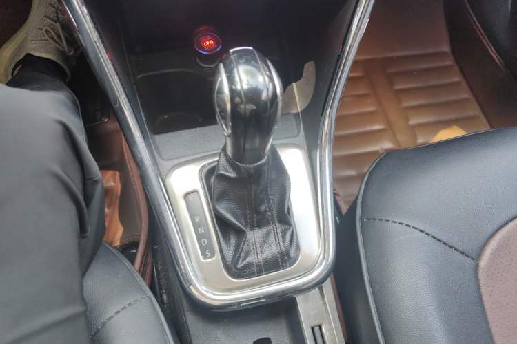 Used Volkswagen Santana 2013 1.6L Automatic Fashion Edition Gear Lever