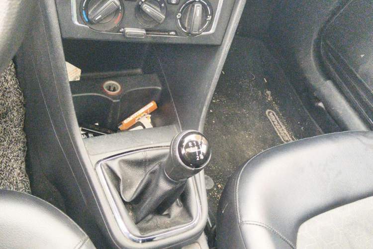 Used Volkswagen Santana 2013 1.6L Manual Comfort Edition Gear Lever