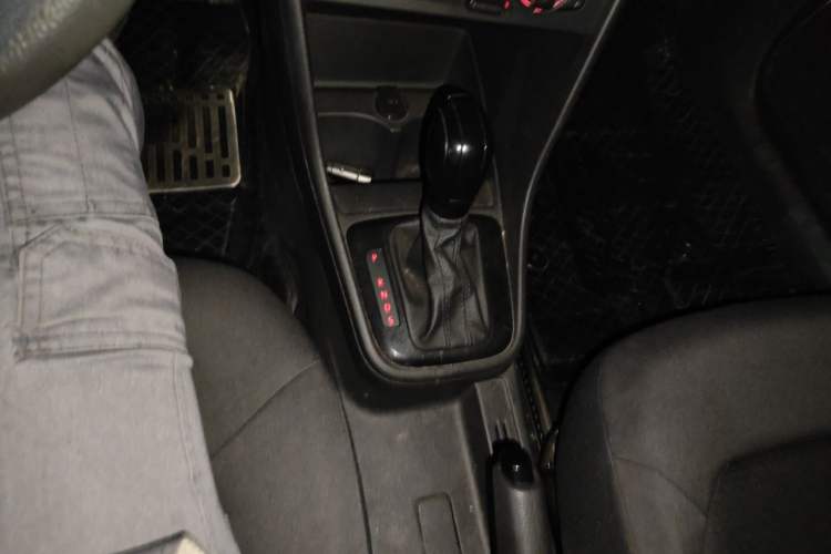 Used Volkswagen Santana 2013 1.6L Automatic Fashion Edition Gear Lever