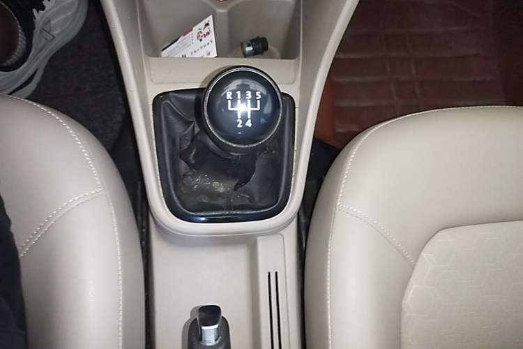 Used Volkswagen Santana 2013 1.6L Manual Comfort Edition Gear Lever