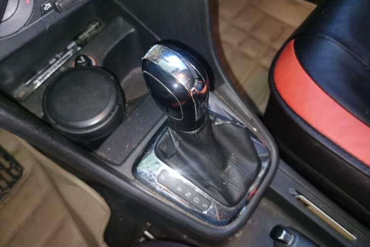 Used Volkswagen Santana 2013 1.6L Automatic Comfort Edition Gear Lever