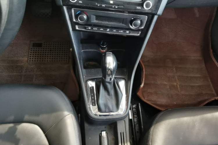 Used Volkswagen Santana 2013 1.6L Automatic Luxury Edition Gear Lever